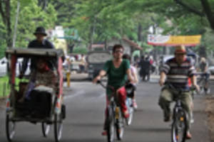 Bandung: Fietsen in de koloniale wijk