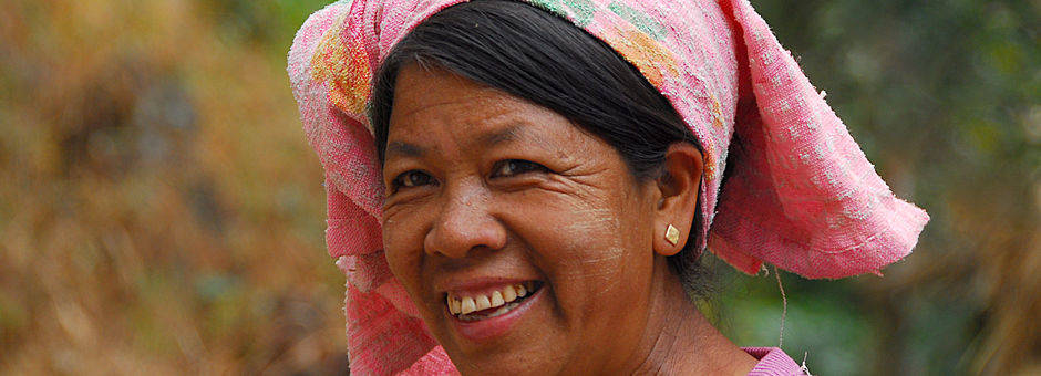 Myanmar-Kalaw-lachendevrouw(13)