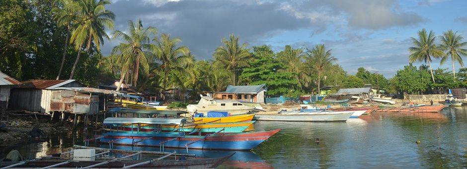 Indonesie-Molukken-haven-bootjes-kleuren(13)