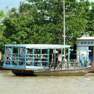 Kleine ferry in de Mekongdelta
