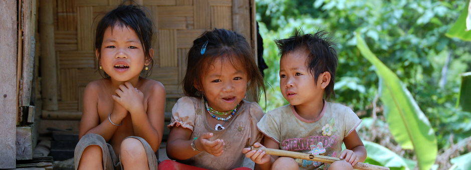 Laos-BoottochtnaarLuangPrabang-kindjes2_1