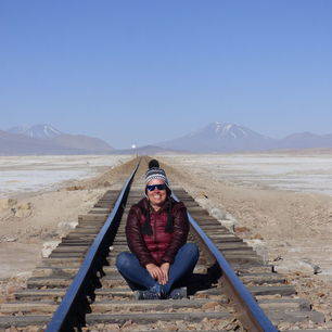 Poseren-op-de-rails-in-Uyuni-Bolivia_1_351522