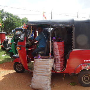 Sri-Lanka-Anuradhapura-tuktuk_1