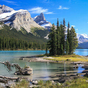 Canada-Jasper-Spirit-Island-Maligne-Lake_1_498834