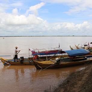 Cambodja-Kratie-bootjes(8)