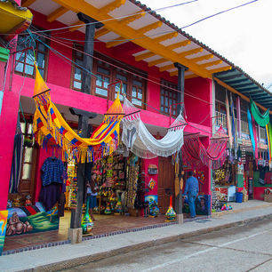 Colombia-Villa-de-Leyva-kleurige-huizen