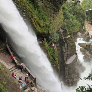 De watervallen langs de route in Banos