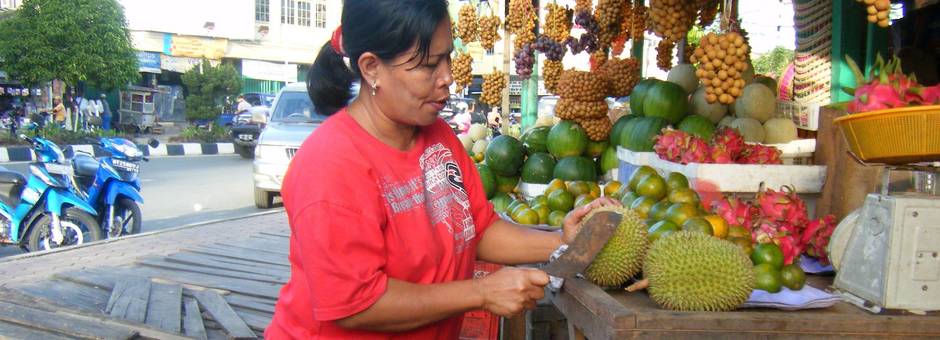 Kalimantan-Balikpapan-fruitmarkt2_2_222653