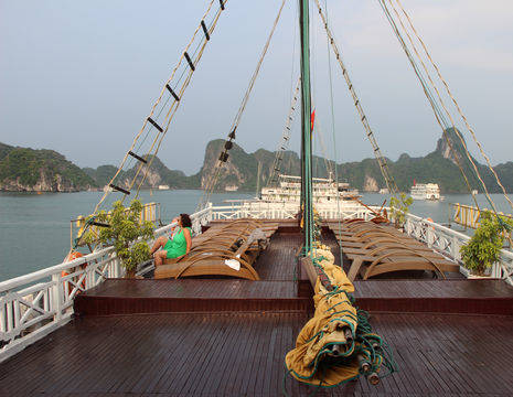 Vietnam-Halong-Bay-junk1(17)