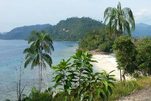 Sumatra-Padang-strand vanaf een heuvel_1