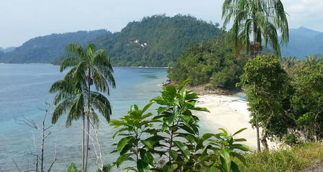 Sumatra-Padang-strand vanaf een heuvel_1