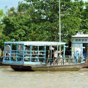 Kleine ferry in de Mekongdelta