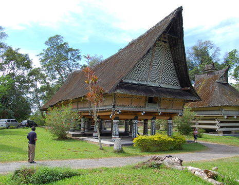Sumatra-Brastagi-Tobameer-typisch traditionele woning3