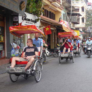 Vietnam-Hanoi-cyclo
