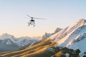 Helikoptervlucht langs gletsjers