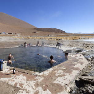 Relaxen in de hete baden van Uyuni - Bolivia