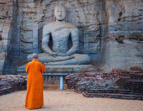 Sri Lanka-Anuradhapura-monnik-beeld_2_142922