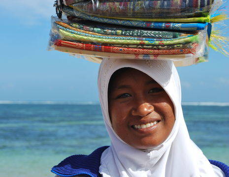 Indonesie-Lombok-Senggigi-verkoopster_1