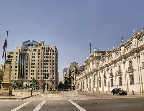 Chili-Santiago-de-Chile-La-Moneda-presidential-palace