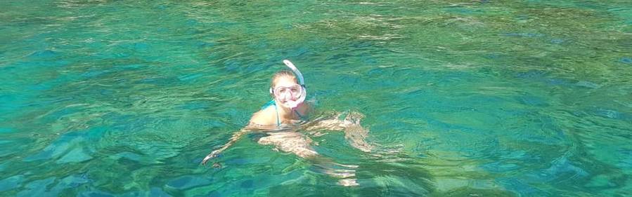 Onze Lara snorkelend