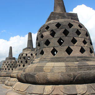 Java-Borobudur-stupas3_2