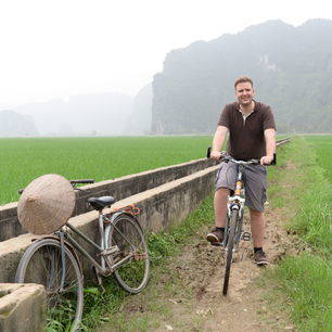 Vietnam-Ninh-Binh-medewerker-fiets