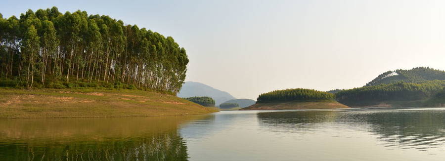 Eilanden in Thác Bà Lake, Vietnam