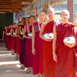 Myanmar-Loikaw-monniken(8)
