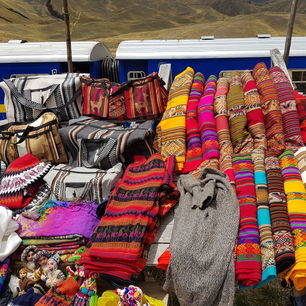 Peru-Cuzco-Puno-kleurrijke-stoffen_1_357639