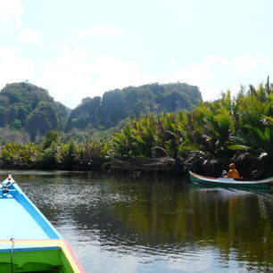 Sulawesi-Rammang Rammang-bootjes op het water_1