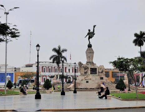 Plaza-de-Armas-Standbeeld(12)