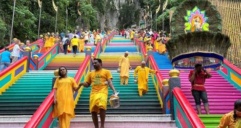 Batu-Caves-kleurrijke-trappen_1_622436
