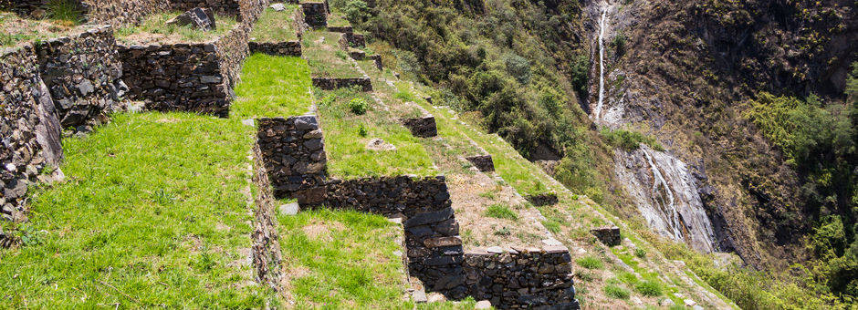 Trappen-en-waterval-op-de-Machu-Picchu(11)
