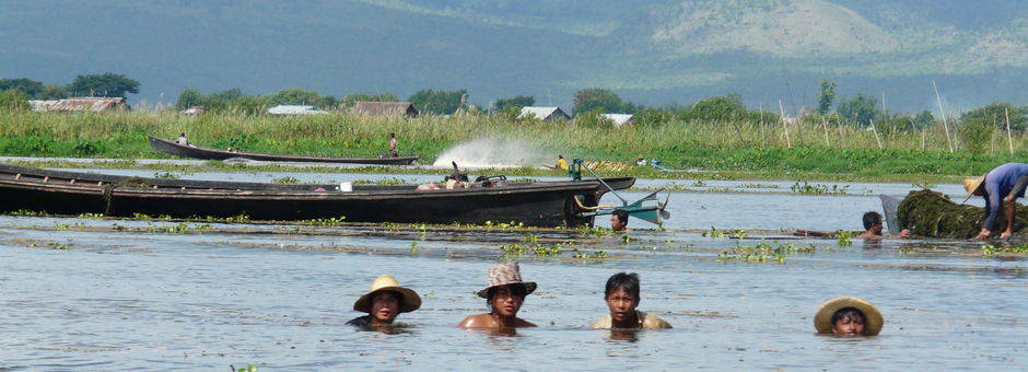 Myanmar-Inle Lake-zwemmen(13)