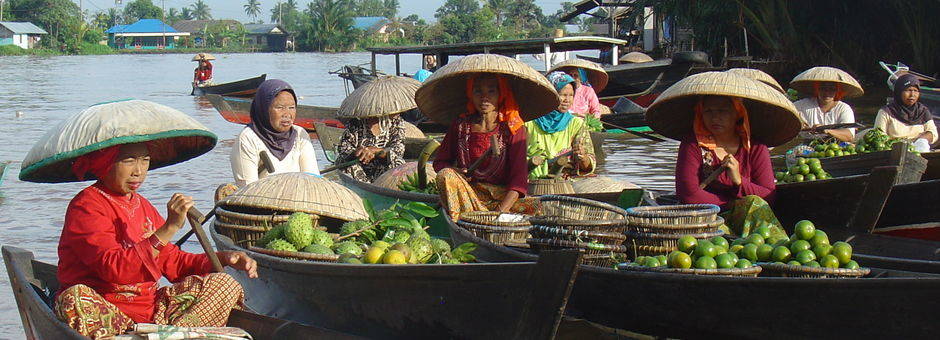Indonesie-Kalimantan-Banjarmasin-drijvende-markt1(13)