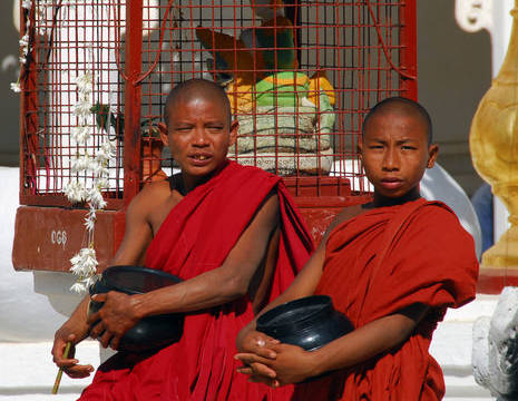 Myanmar-Yangon-monniken(8)