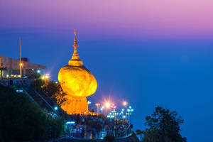 Myanmar-Kyaikhiyo-goudenrots25