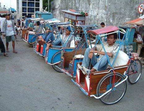 Sulawesi-Makassar-becak chauffeurs_1