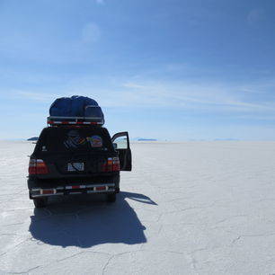 Bolivia-Uyuni-jeep-over-zoutvlaktes_2_357758
