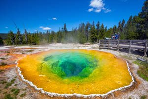 Amerika-Yellowstone-Morning-Glory-Pool