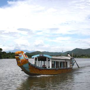 Vietnam-Hue-drakenboot
