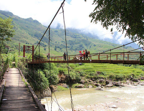 Vietnam-Sapa-loopbrug-locals