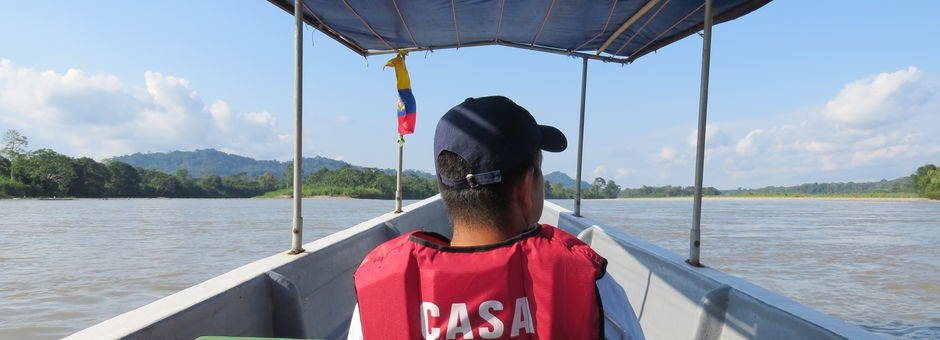 Stap in de boot en vaar naar de accommodatie in de Upper Amazone