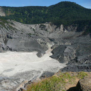 Java-Tangkuban Prahu-vulkaankrater5