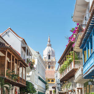 Colombia-Calles-Cartagena-balkonnetjes_1_484129