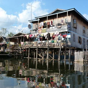 Myanmar-Inle Lake-huizen(8)