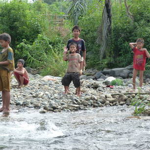 Indonesie-Kalimantan-Loksado-kinderen(8)