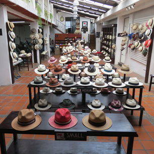 Panama-hoeden als souvenirs uit Cuenca