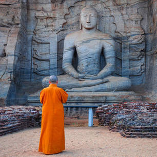 Sri Lanka-Anuradhapura-monnik-beeld(8)