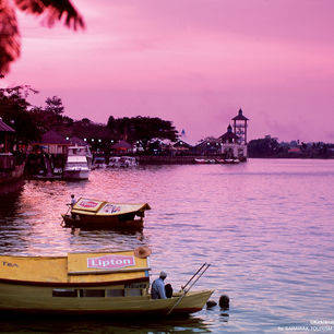 Maleisie-Sarawak-Kuching-traditionele-roeiboot_1_488123